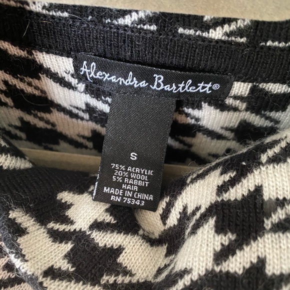 Houndstooth coverup sweater - Picture 2 of 8